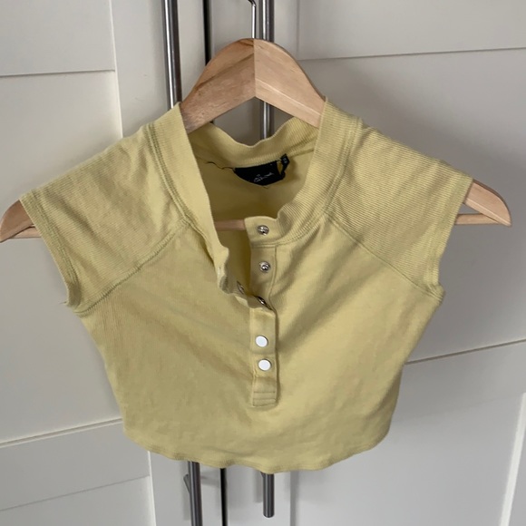 🎉 BOGO! 2/$12! Urban Outfitters Crop Top - Picture 1 of 6